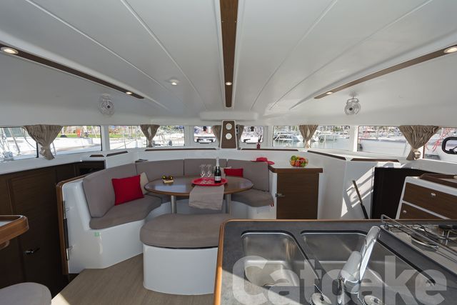 Lagoon 380 S2 — photo 10