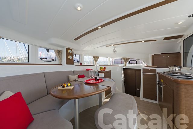 Lagoon 380 S2 — photo 28