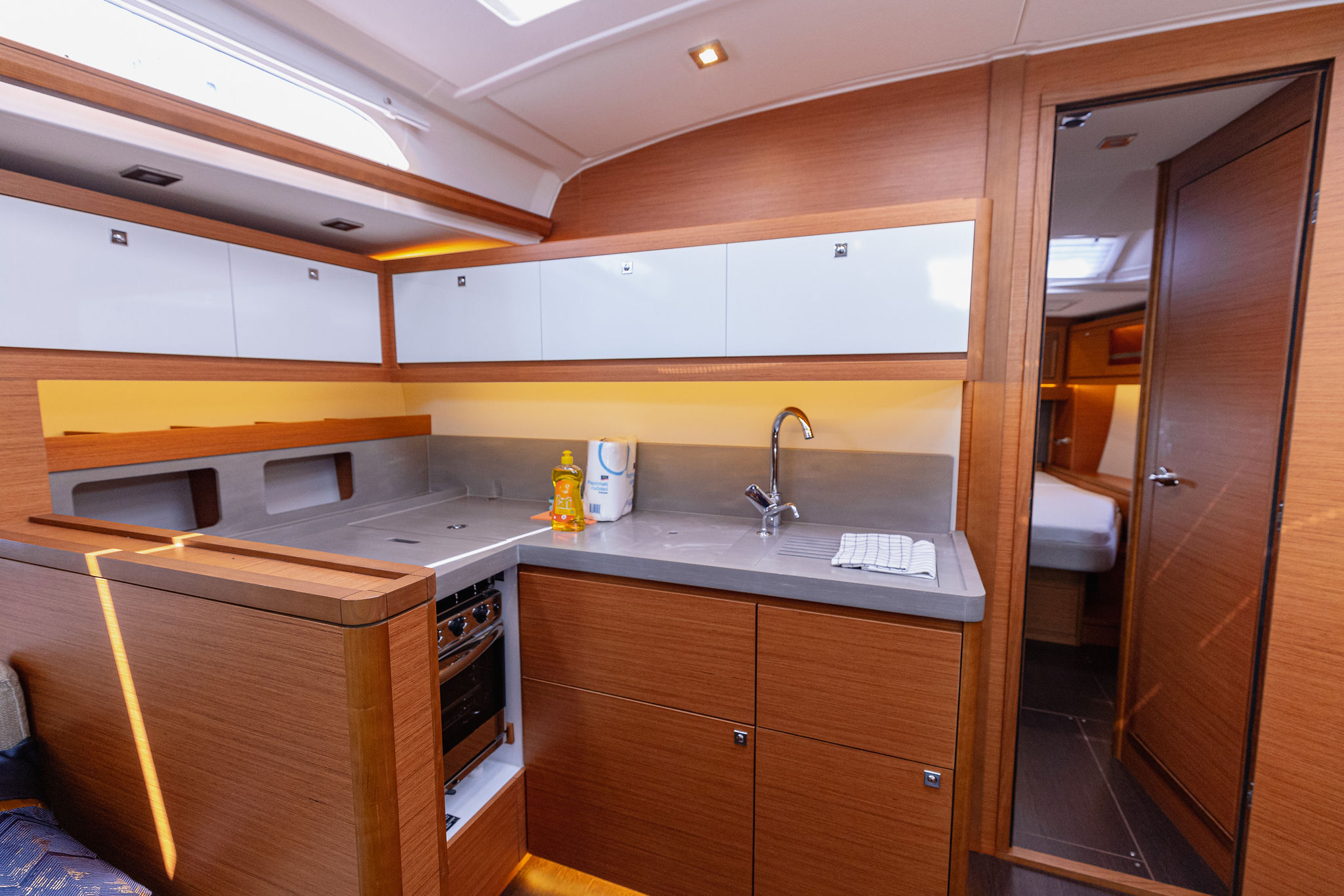 Dufour 470 owner layout — photo 11