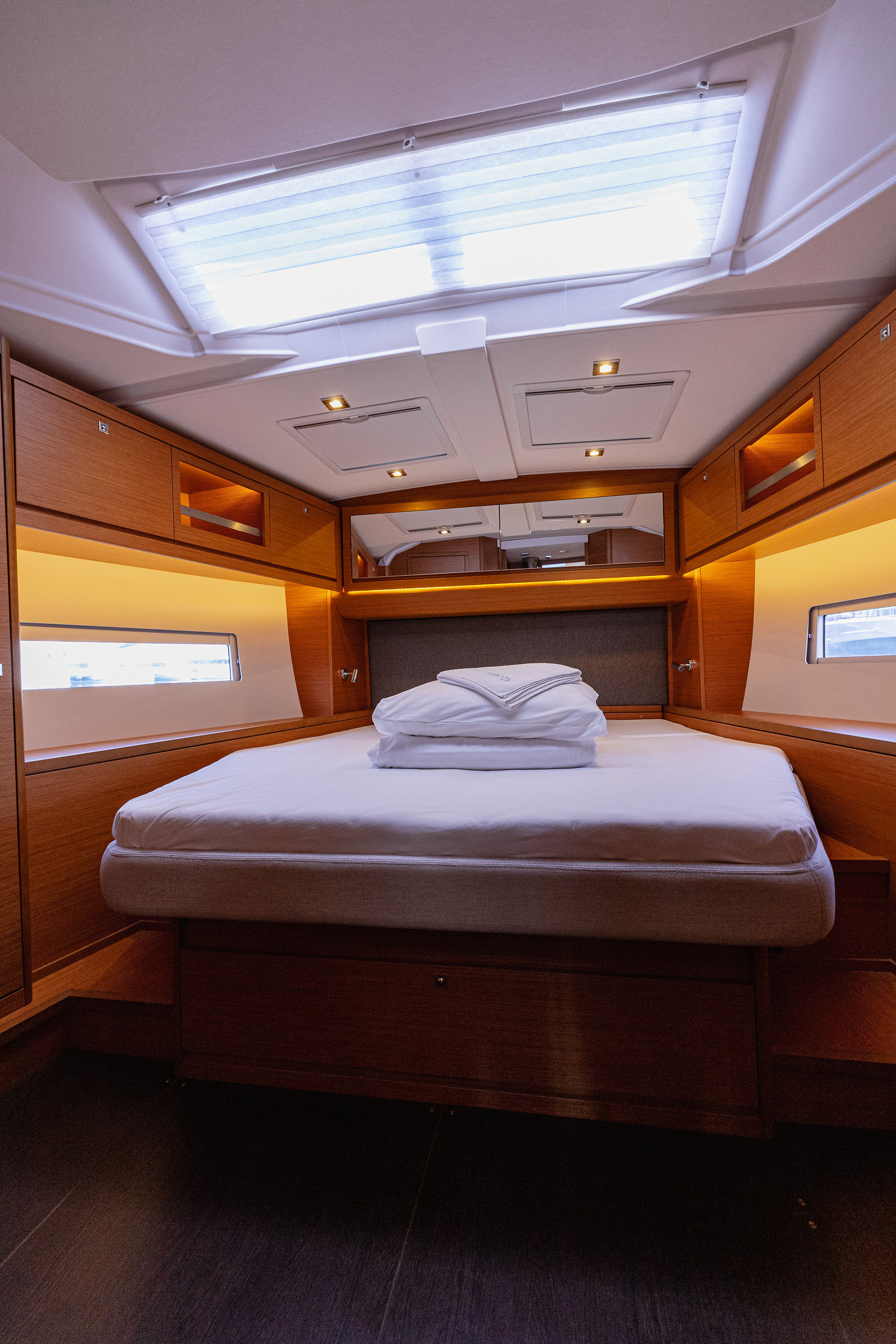 Dufour 470 owner layout — photo 29