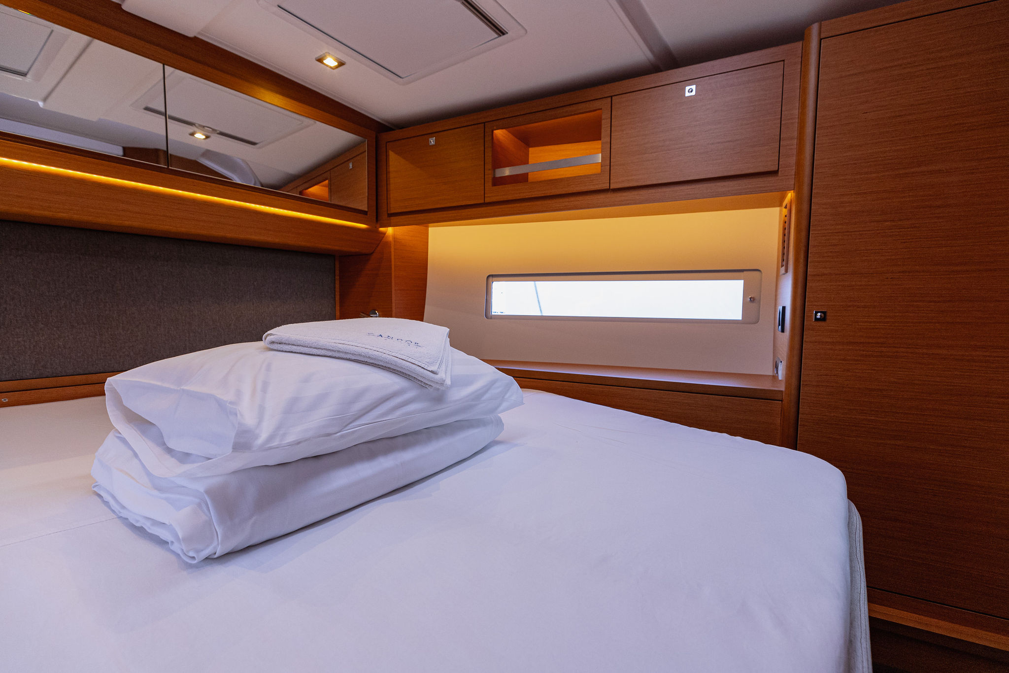Dufour 470 owner layout — photo 40
