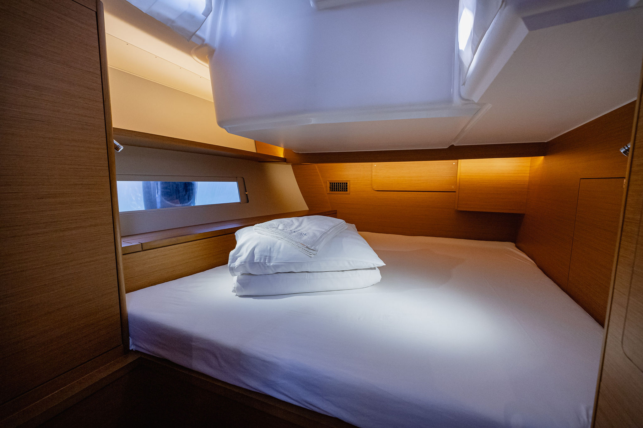 Dufour 470 owner layout — photo 21