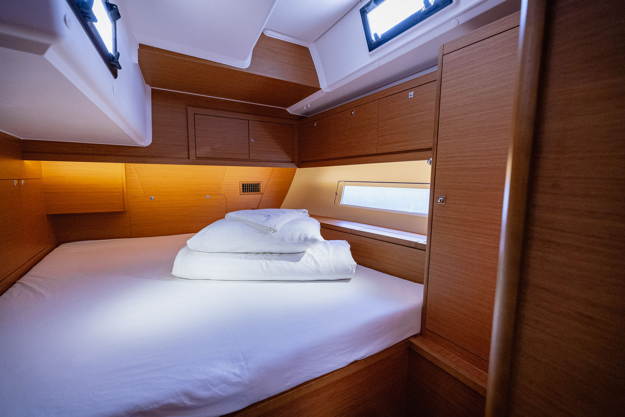 Dufour 470 owner layout — photo 37