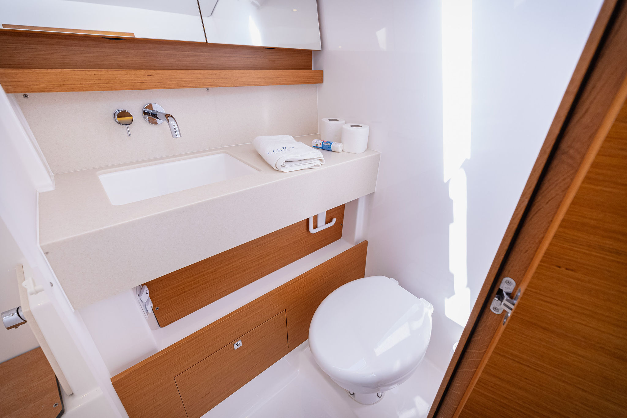 Dufour 470 owner layout — photo 32