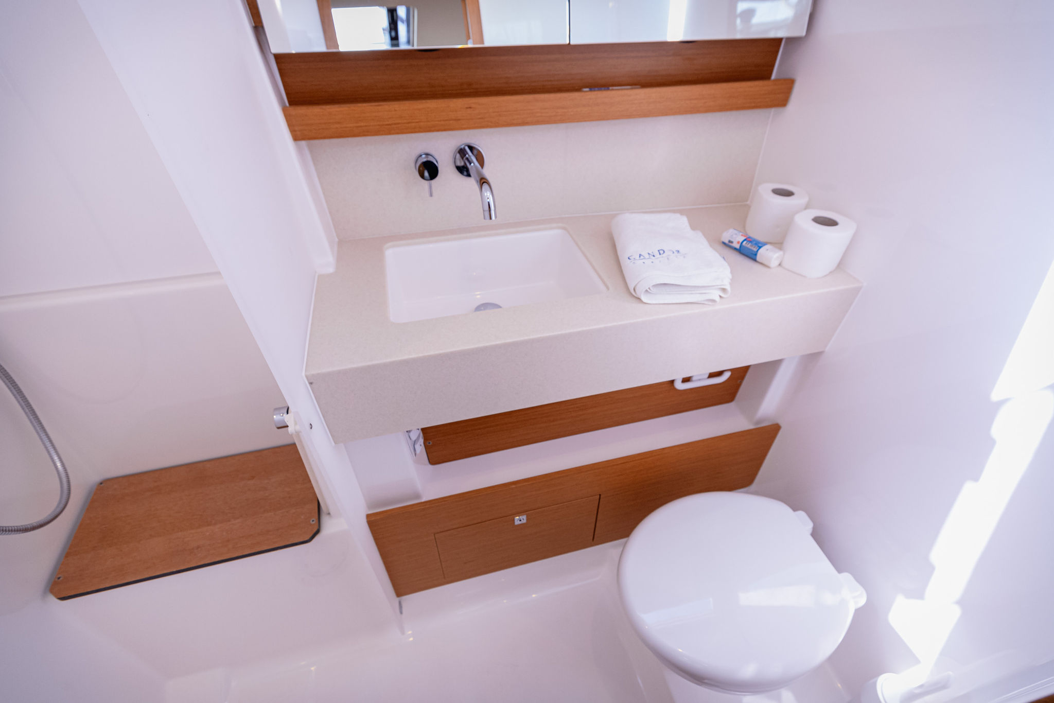 Dufour 470 owner layout — photo 14