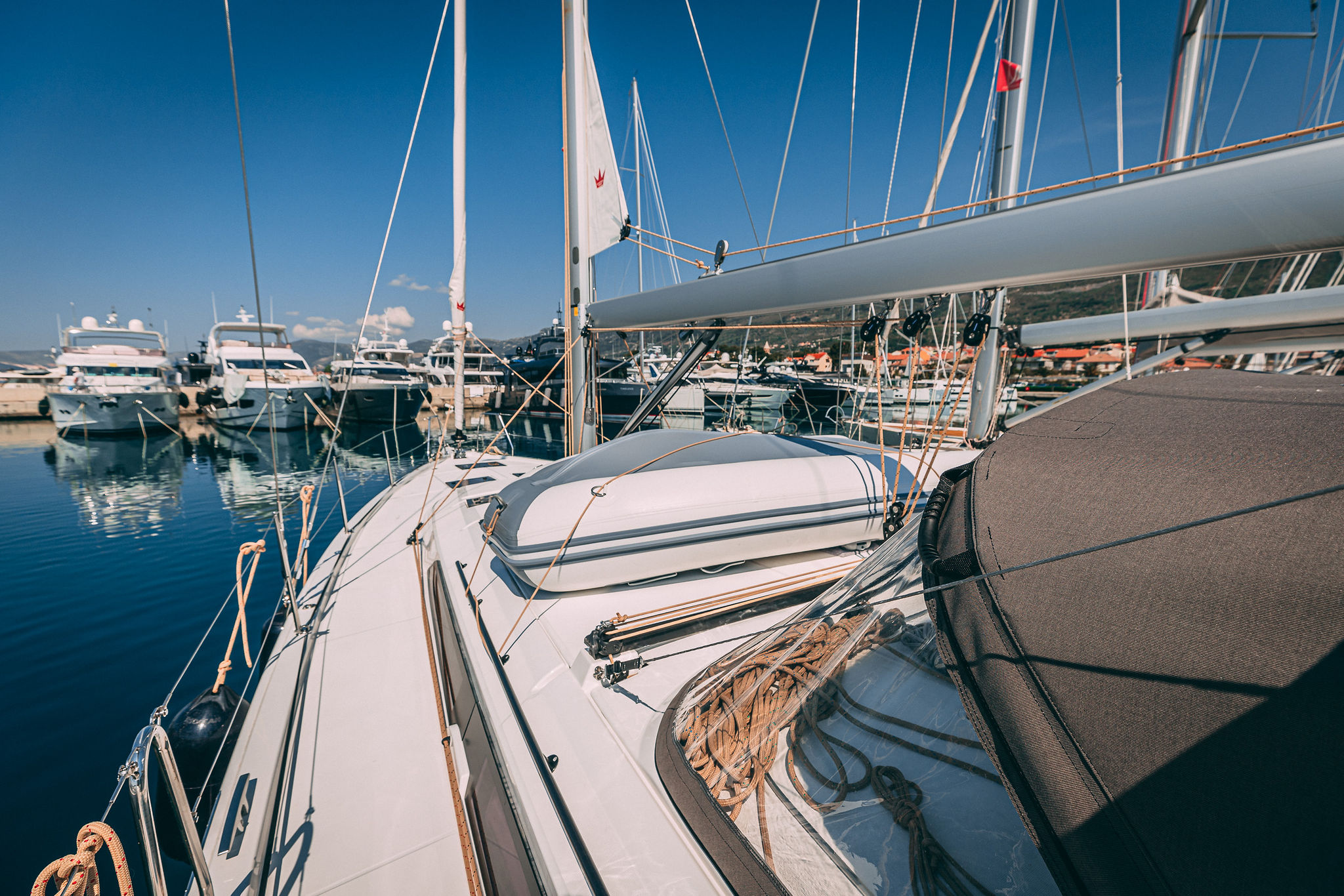 Dufour 470 owner layout — photo 22