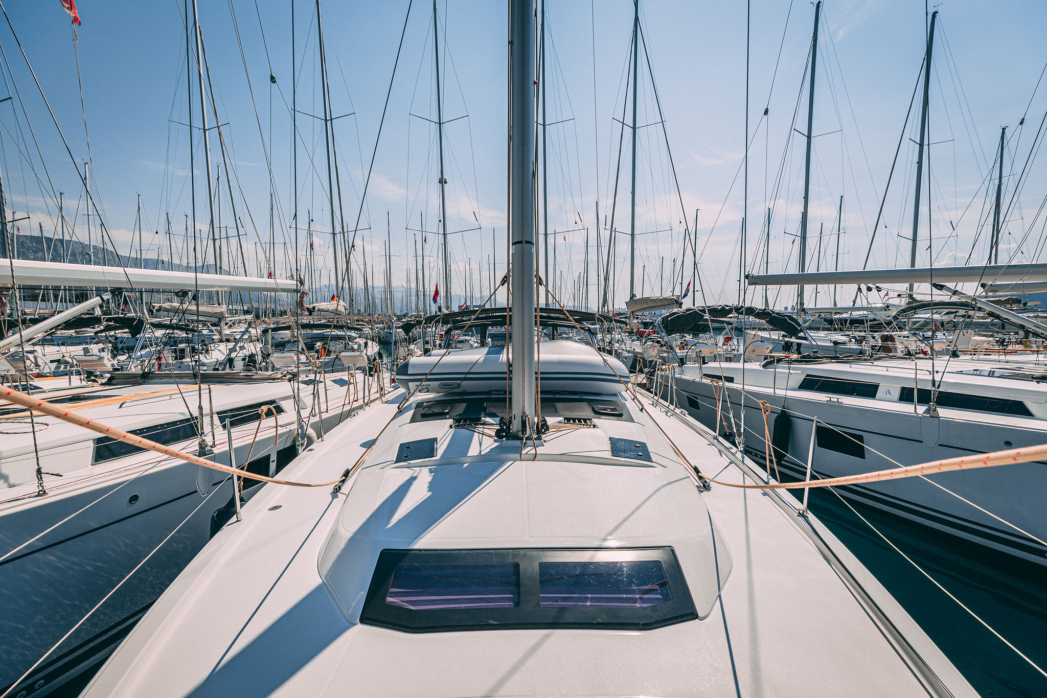 Dufour 470 owner layout — photo 36