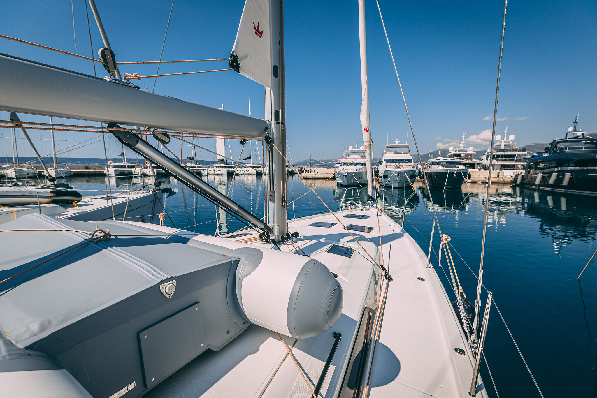Dufour 470 owner layout — photo 41