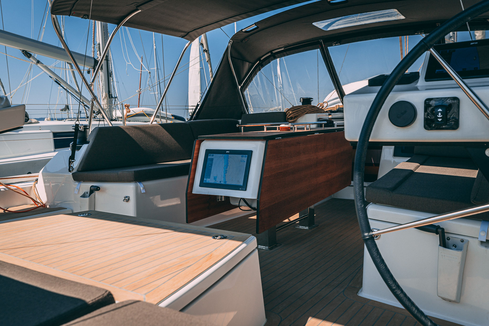 Dufour 470 owner layout — photo 3