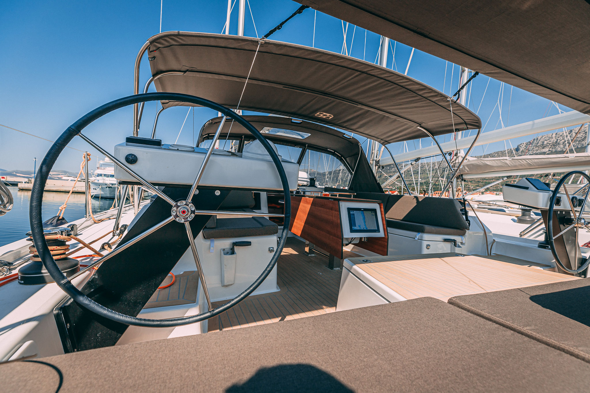 Dufour 470 owner layout — photo 26