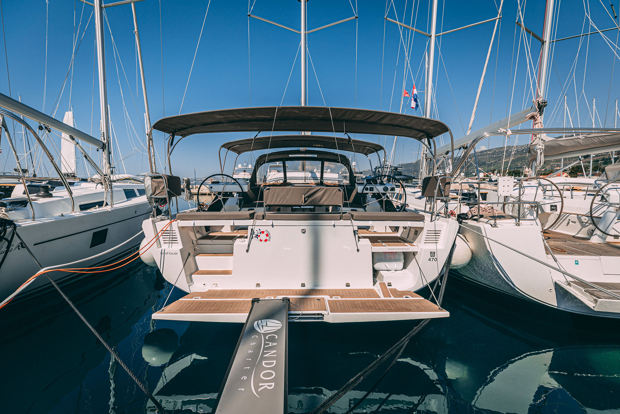 Dufour 470 owner layout — photo 5
