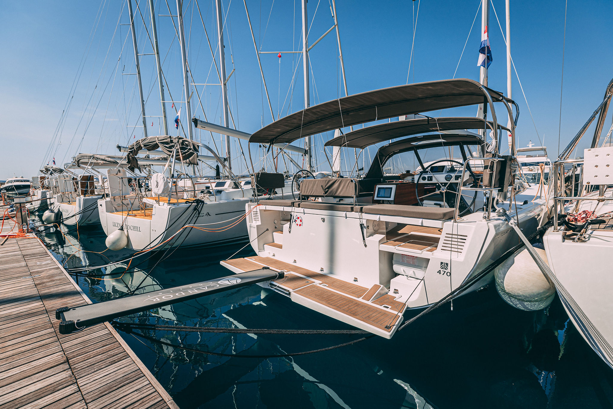 Dufour 470 owner layout — photo 20