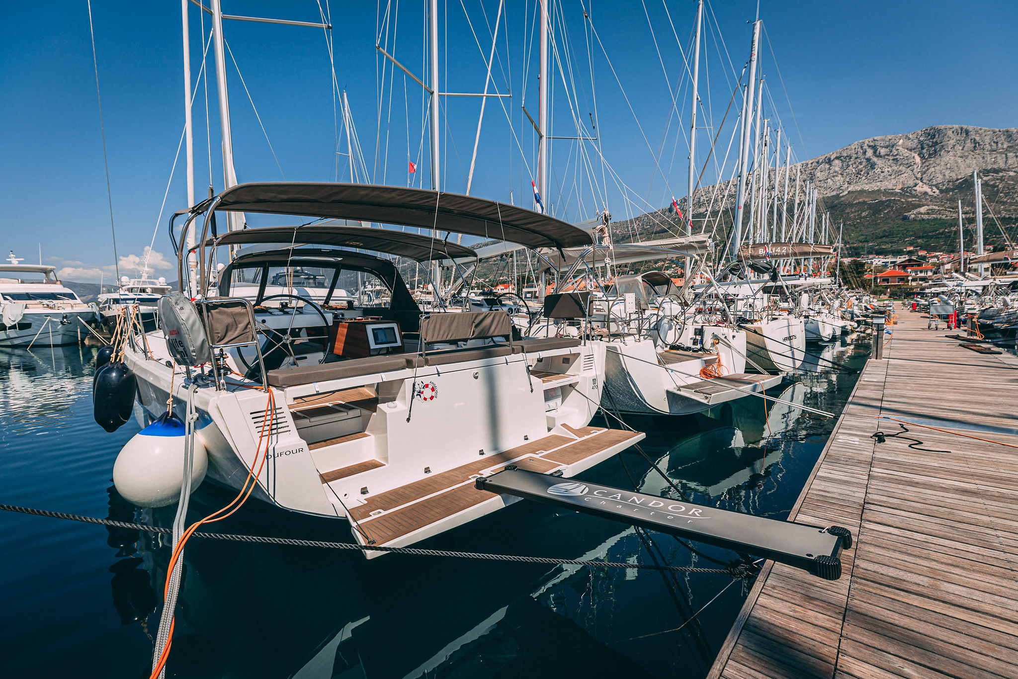 Dufour 470 owner layout — photo 10