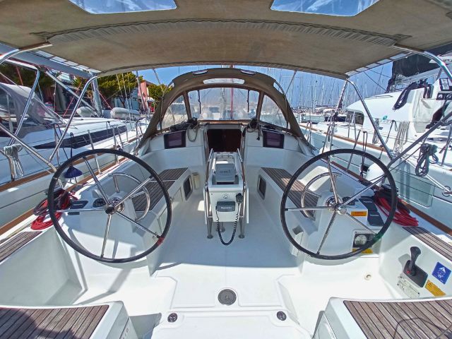 Sun Odyssey 379 — photo 1