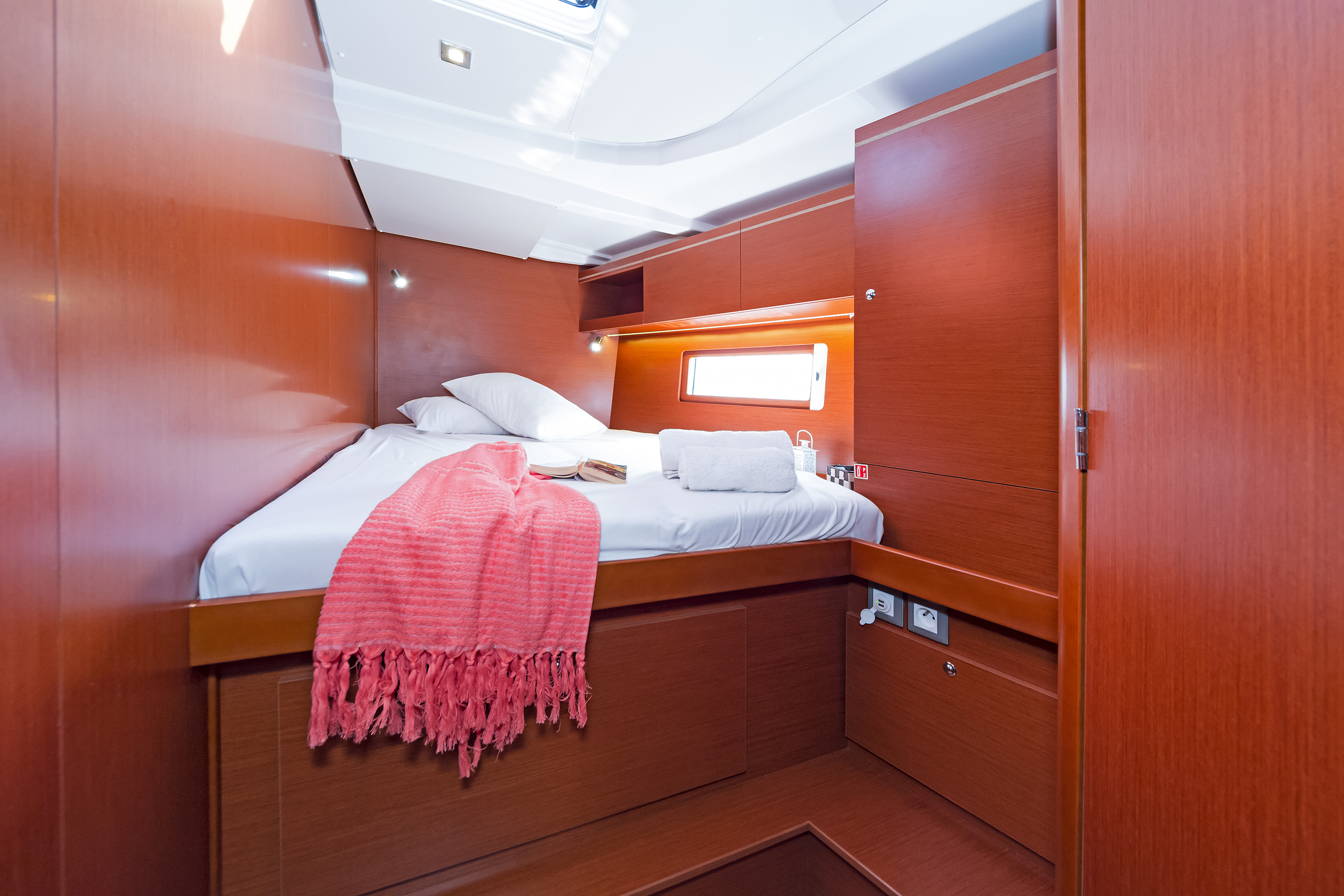Oceanis 51.1 (5+1 cab) — photo 10