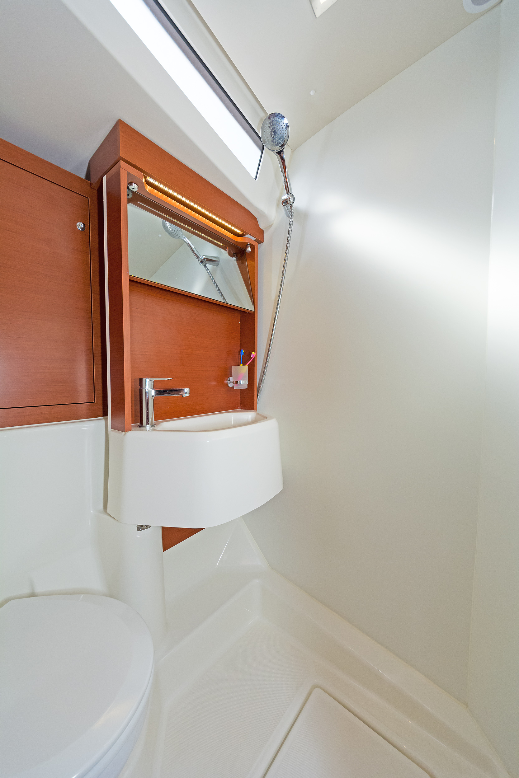Oceanis 51.1 (5+1 cab) — photo 8