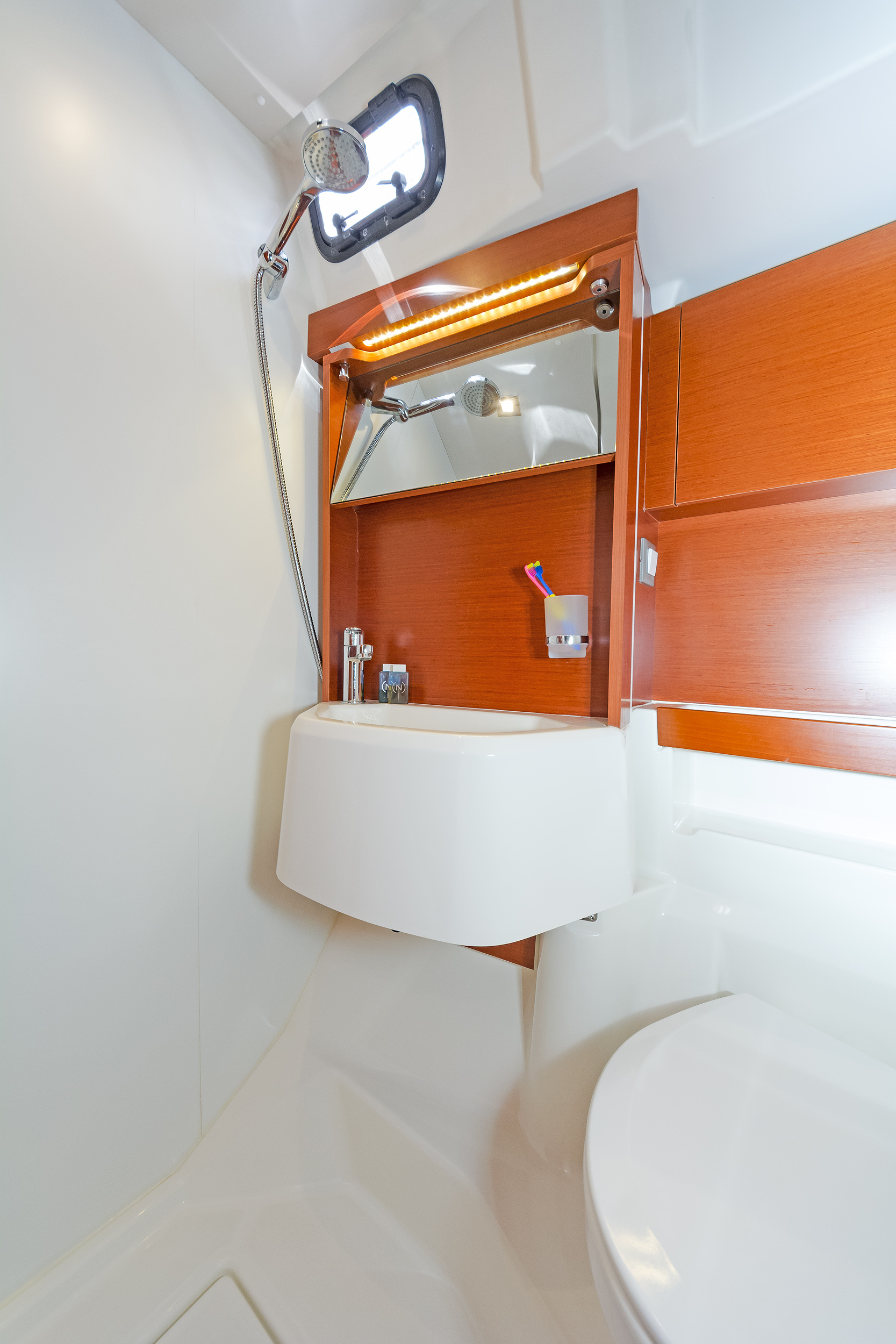 Oceanis 51.1 (5+1 cab) — photo 14