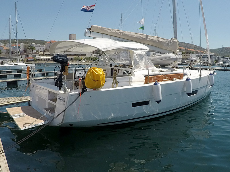 Dufour 430 GL — photo 12