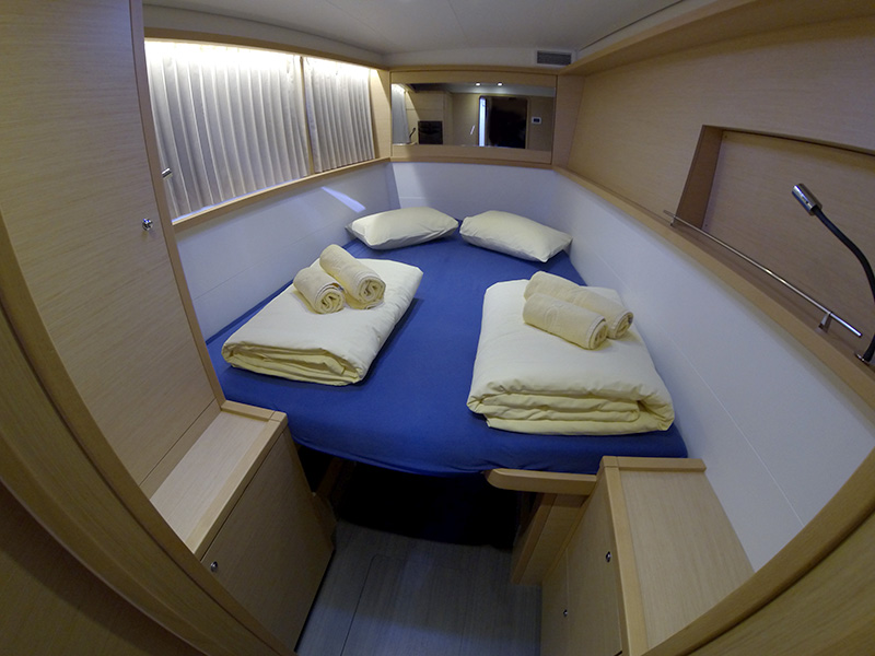 Lagoon 450 — photo 3
