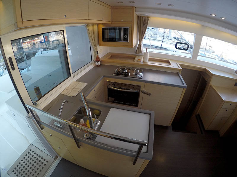 Lagoon 450 — photo 10