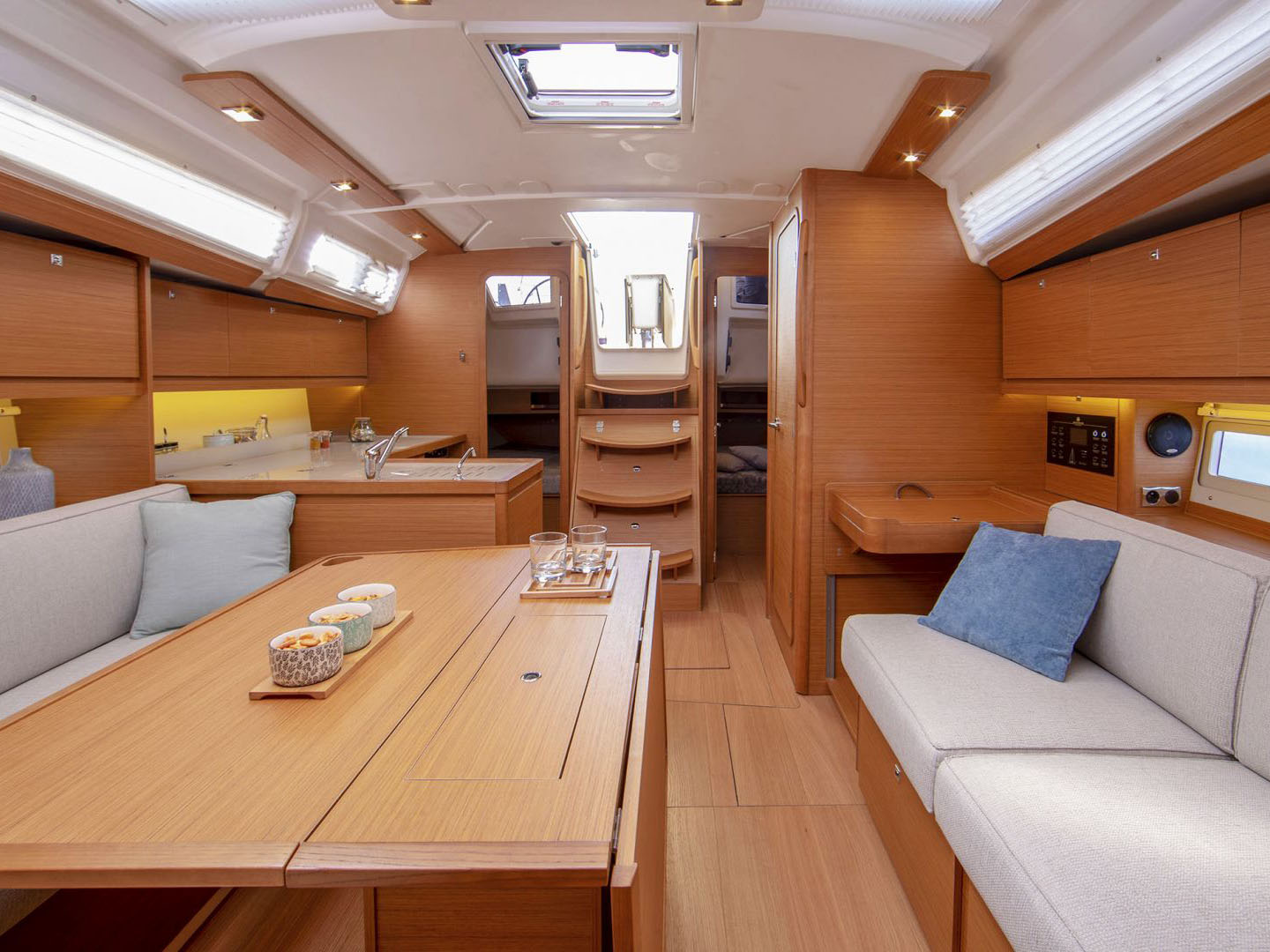 Dufour 390 (3 WC) — photo 2