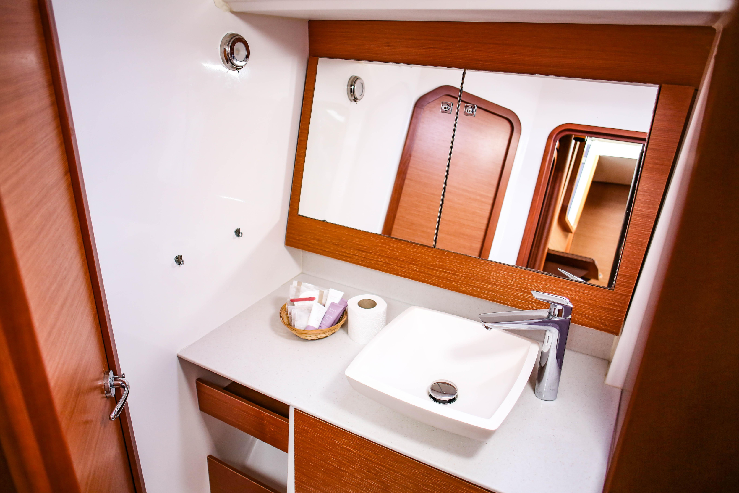 Dufour 520 GL — photo 18