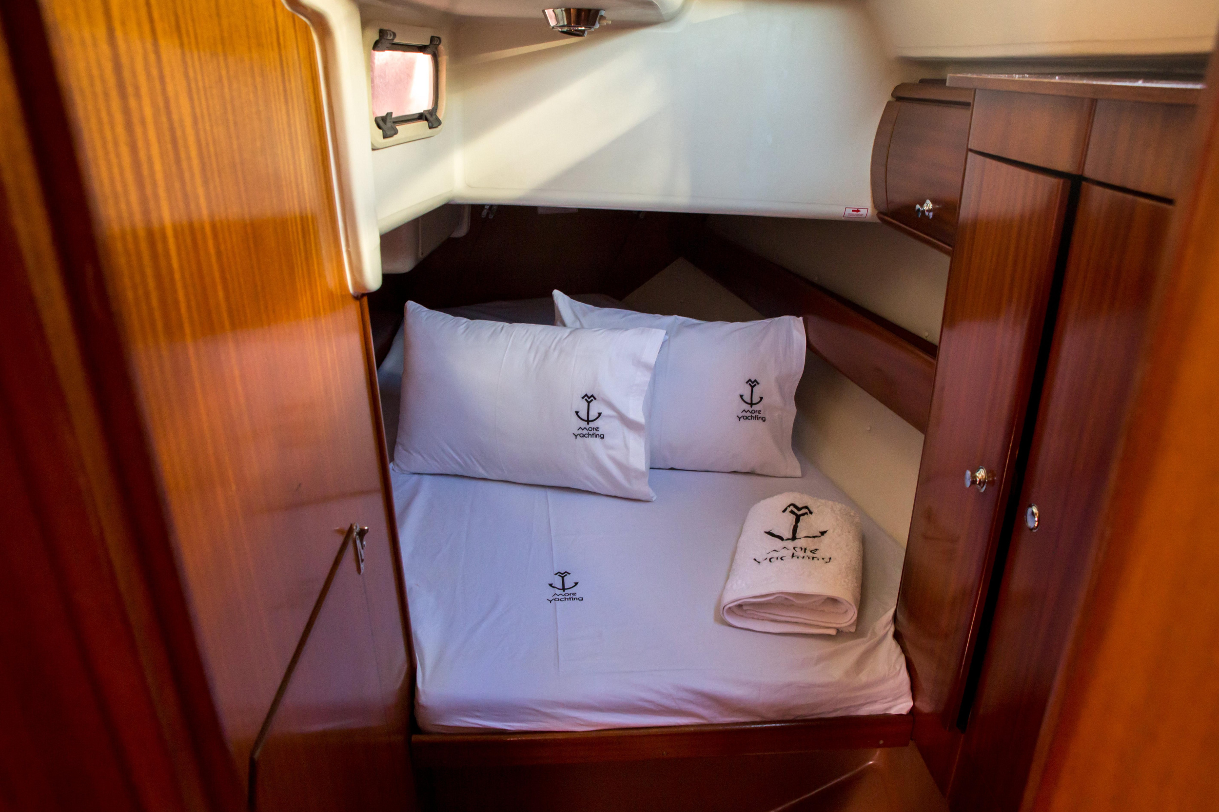 Bavaria 36 — photo 4
