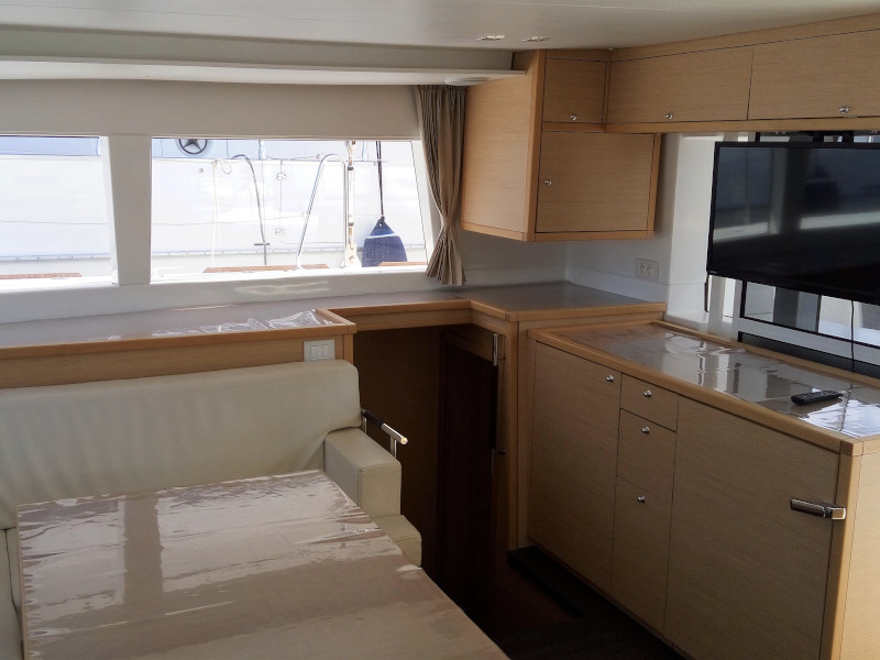 Lagoon 450F — photo 11