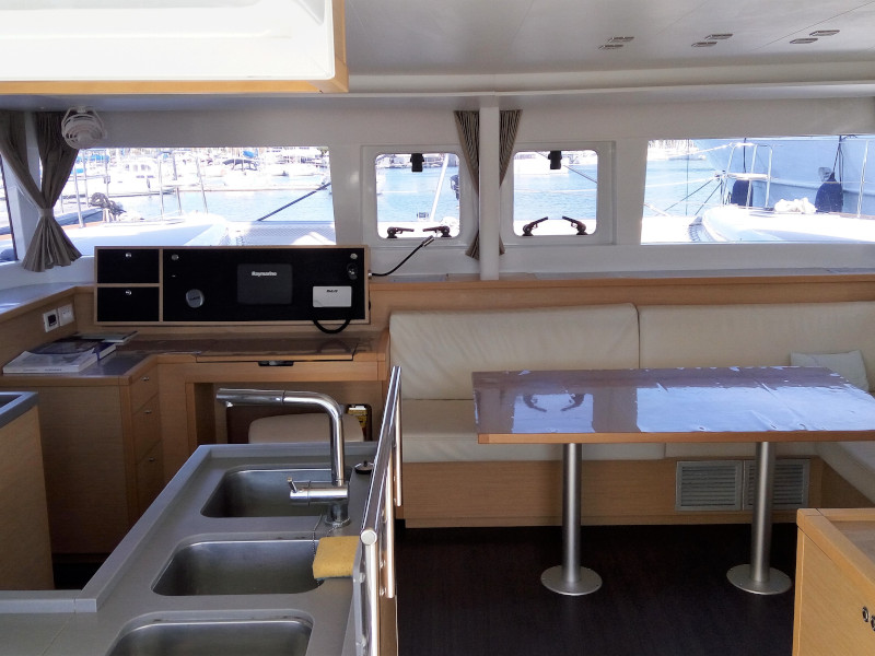 Lagoon 450F — photo 4