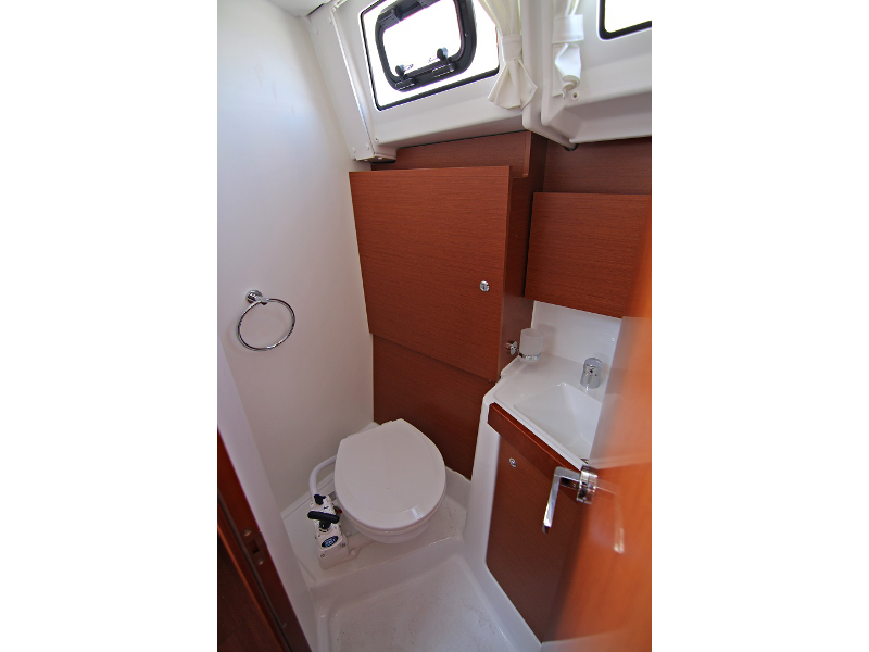 OCEANIS 38 BT — photo 5