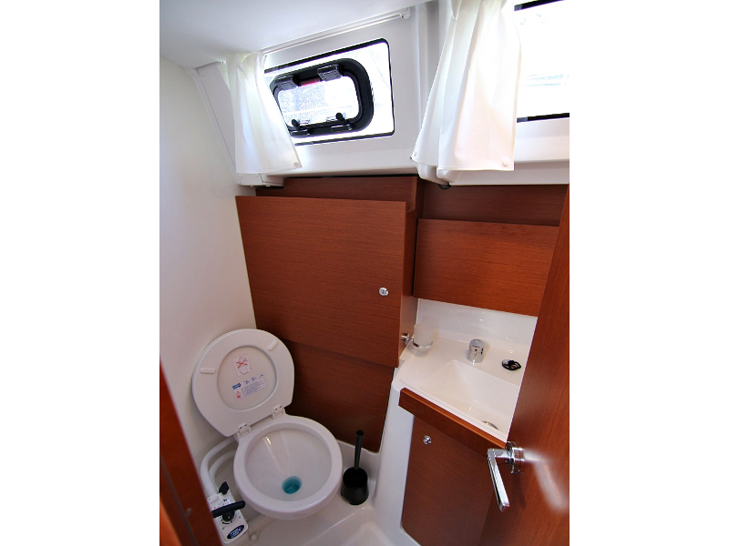 OCEANIS 38.1 BT — photo 10