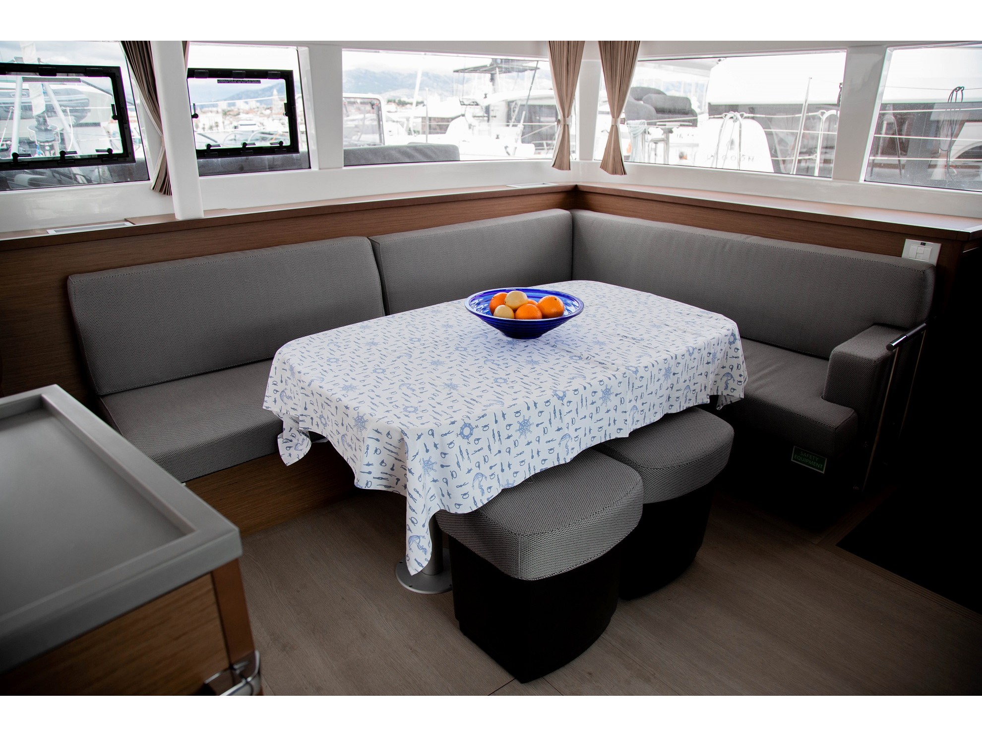 Lagoon 450 F — photo 12
