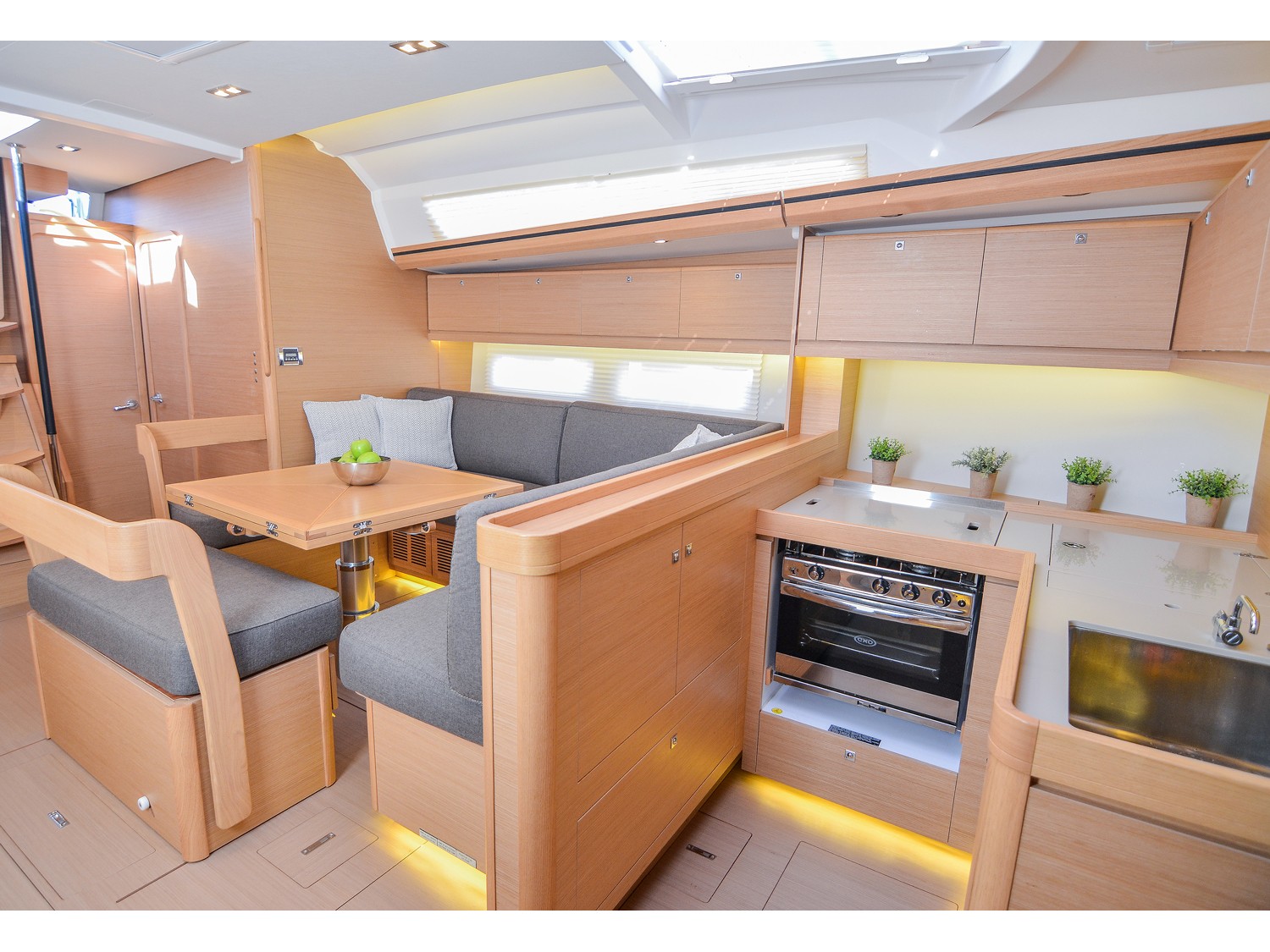 Dufour 520 GL — photo 10