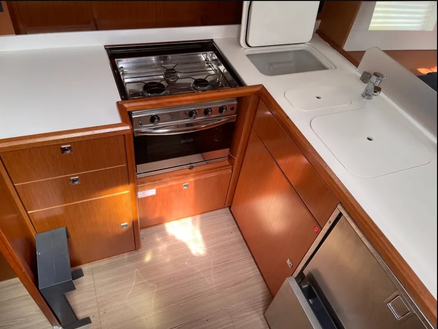 Bavaria C45 — photo 6