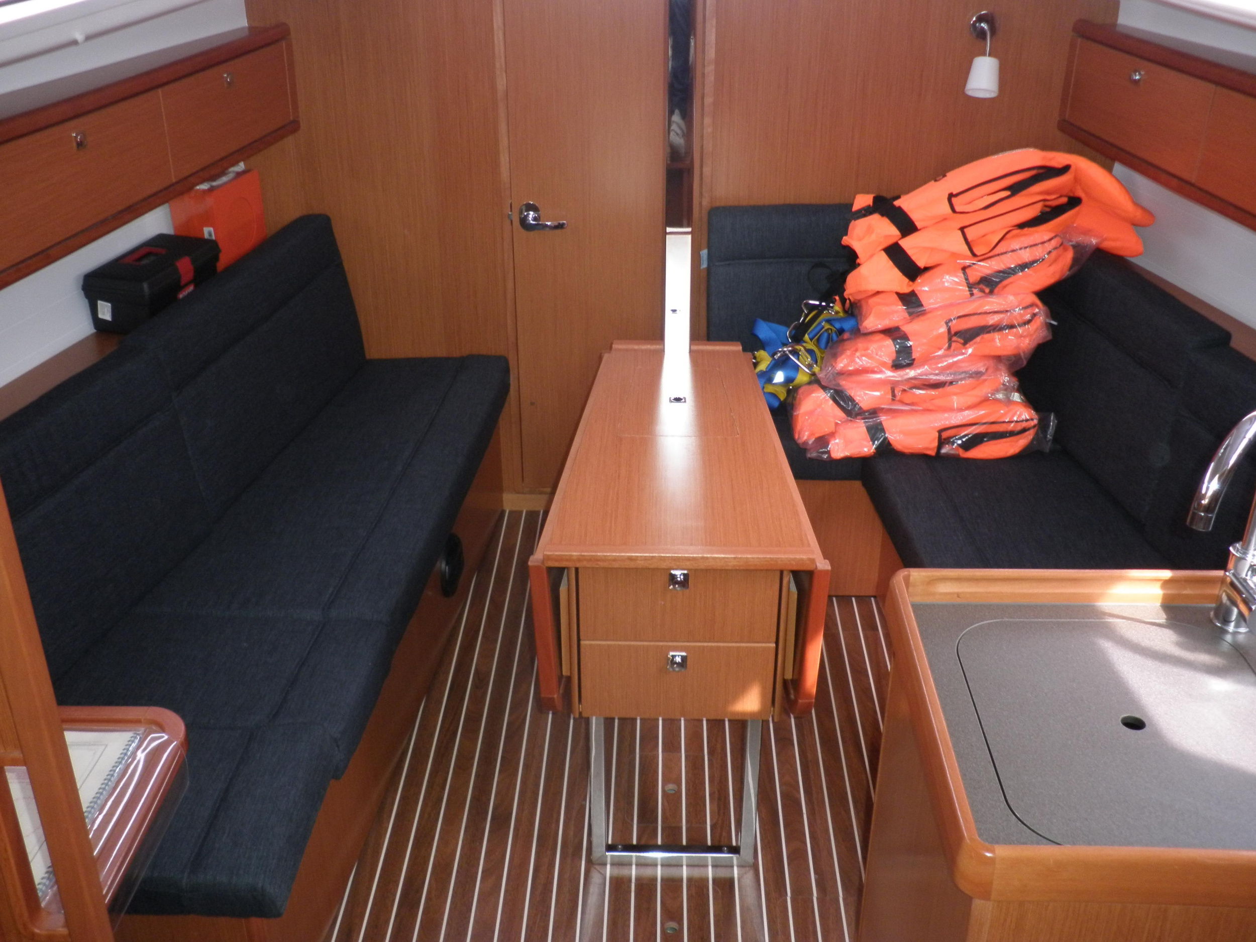 Bavaria Cruiser 33 — photo 10