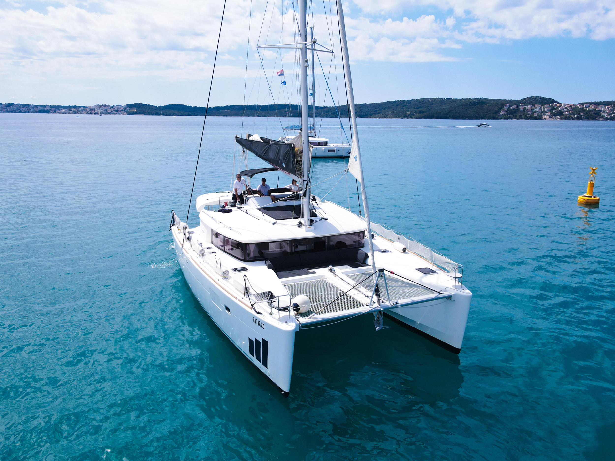 Lagoon 450 Fly — photo 4