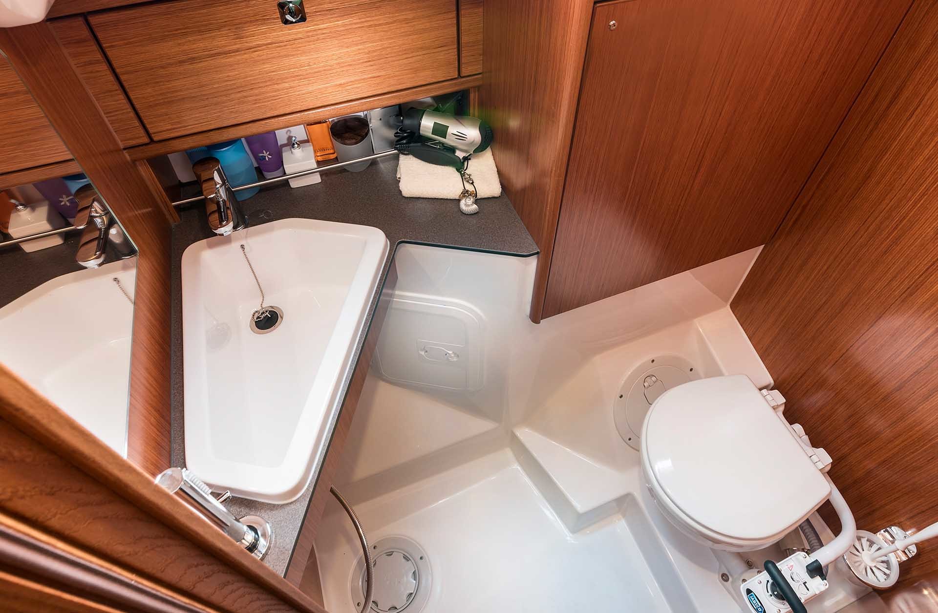 Bavaria 34 Cruiser — photo 2