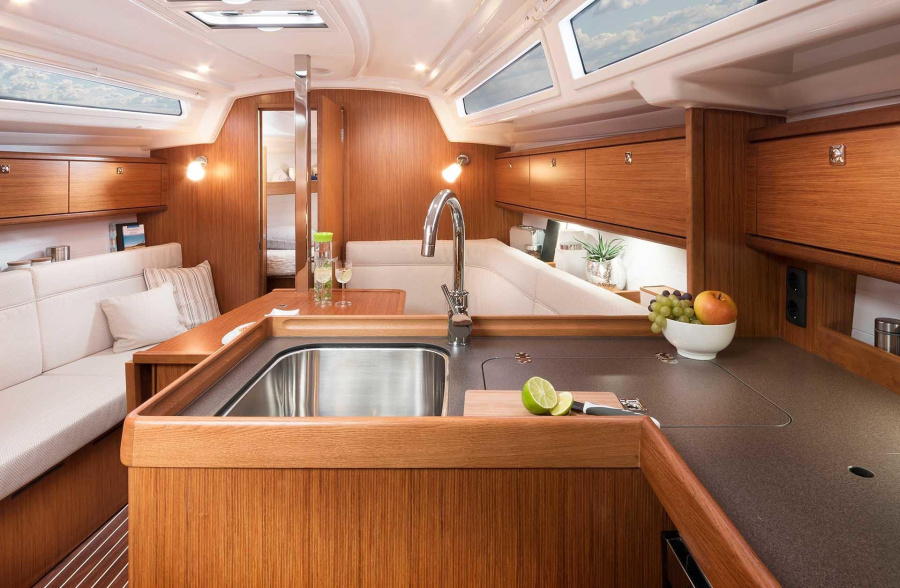 Bavaria 34 Cruiser — photo 4
