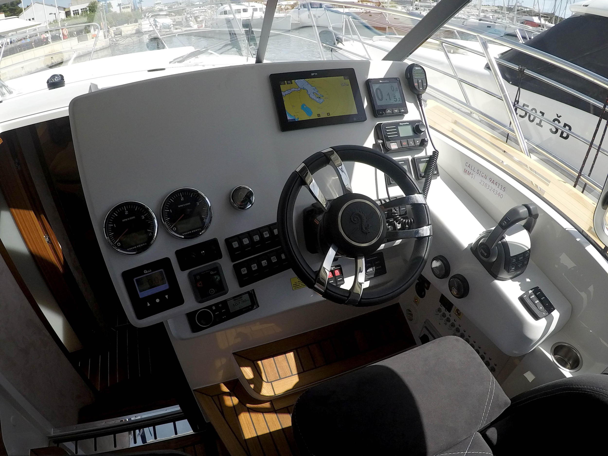 Marex 360 Cabriolet Cruiser — photo 18