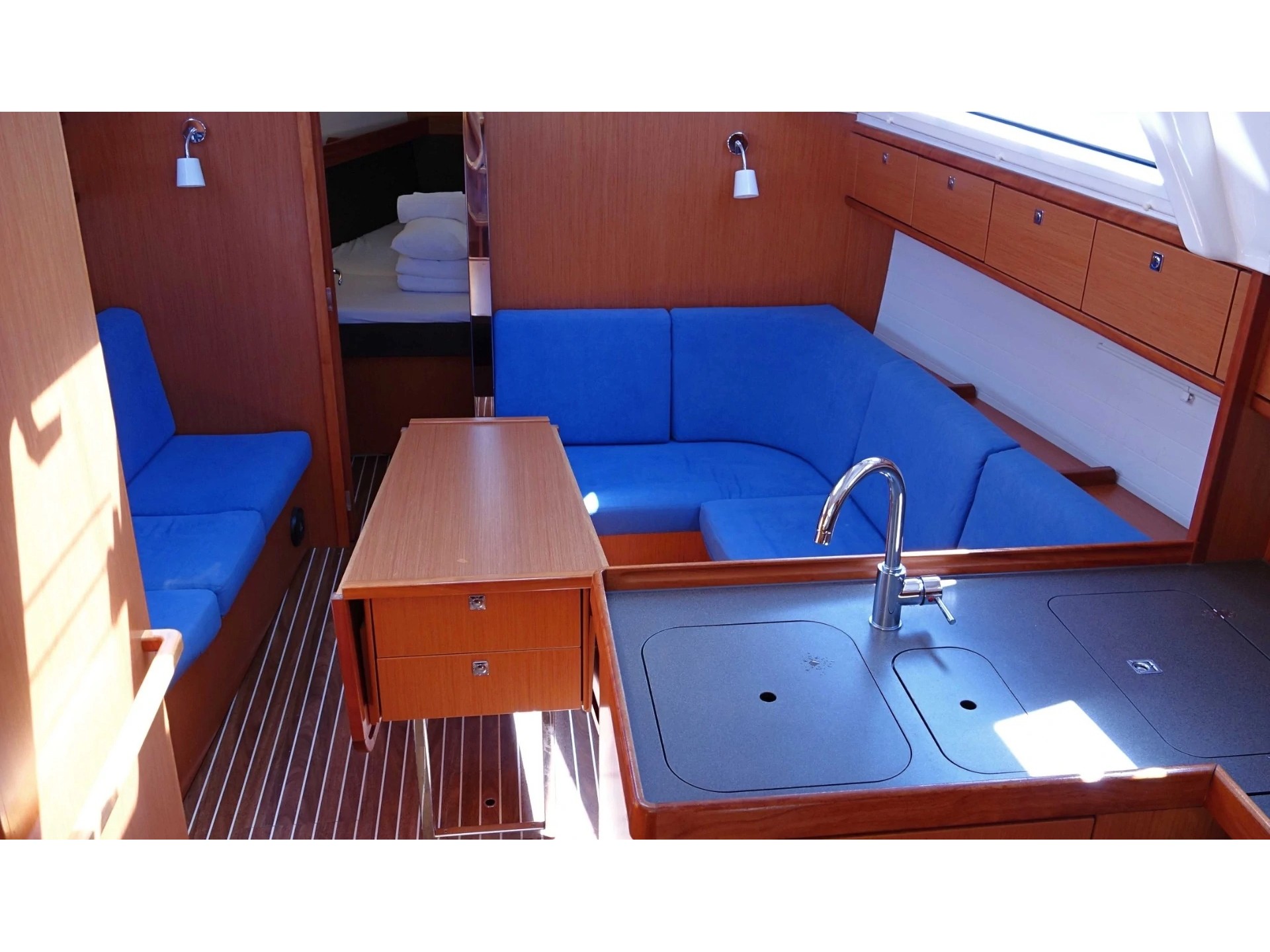 Bavaria Cruiser 37 — photo 5