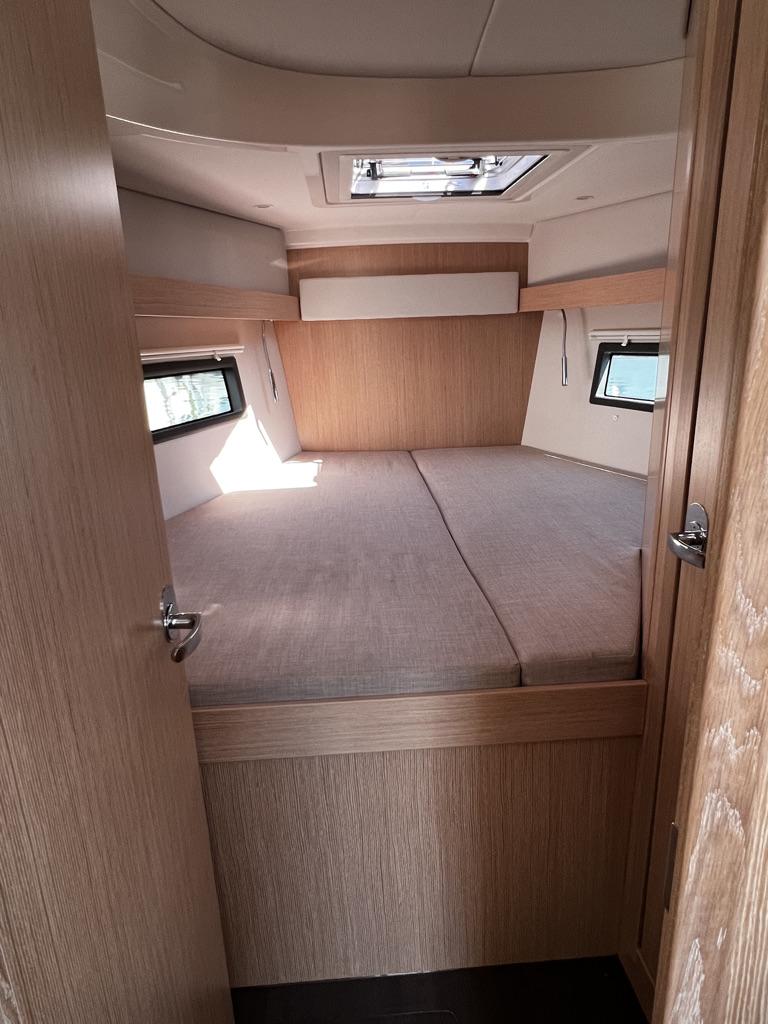 Bavaria C38 (2 heads) — photo 5
