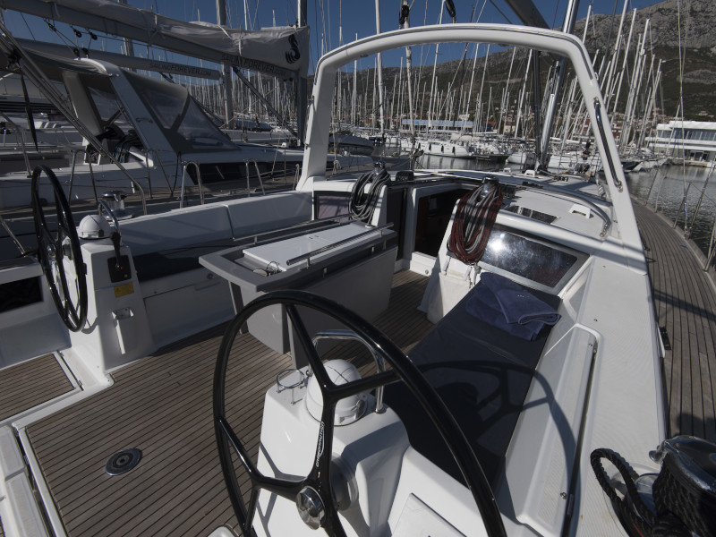 Beneteau Oceanis 48 — photo 11