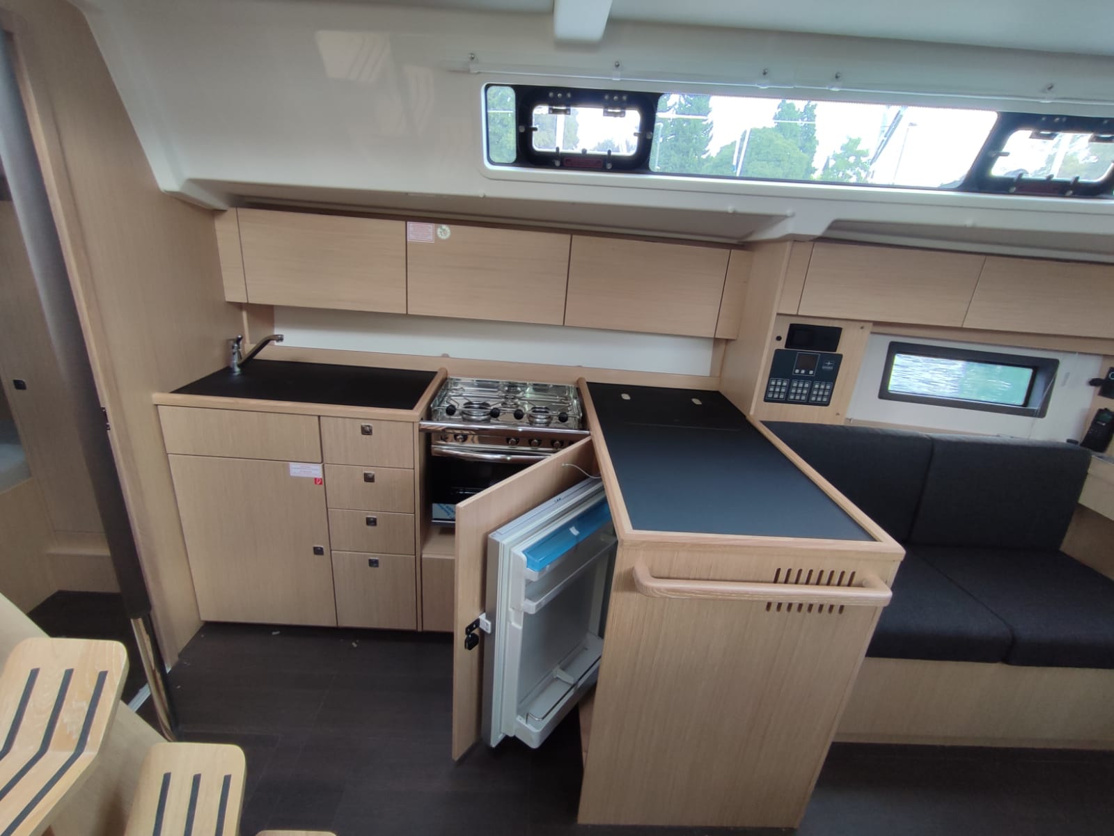 Bavaria C38 (2 heads) — photo 3