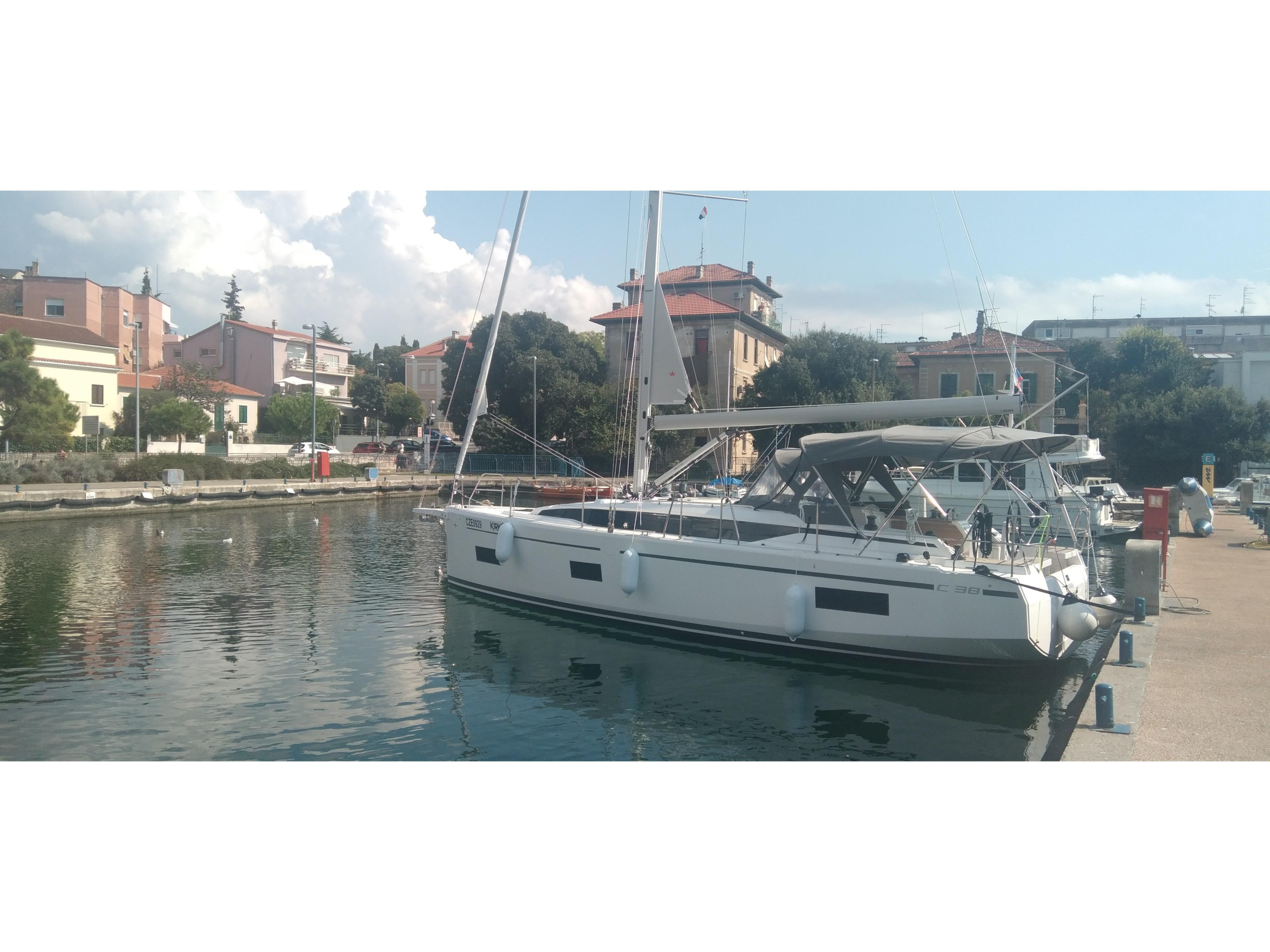 Bavaria C38 (2 heads) — photo 1