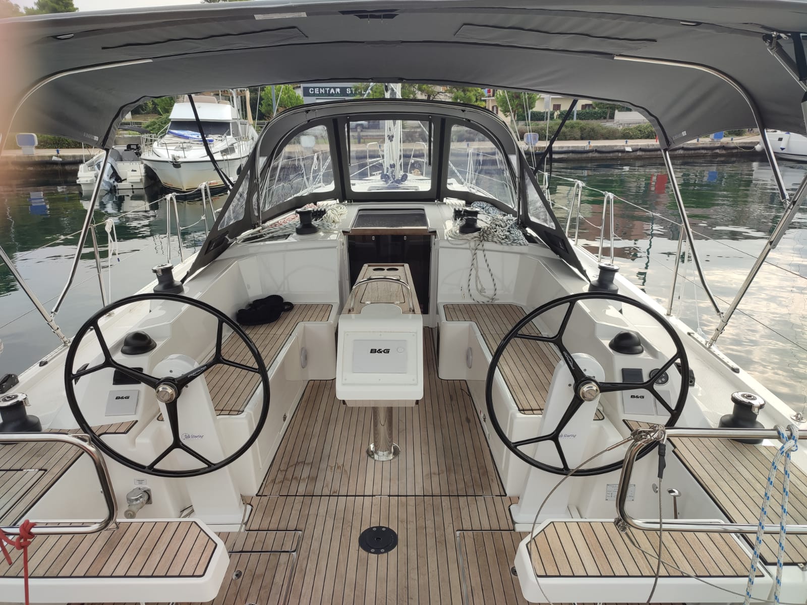 Bavaria C38 (2 heads) — photo 11