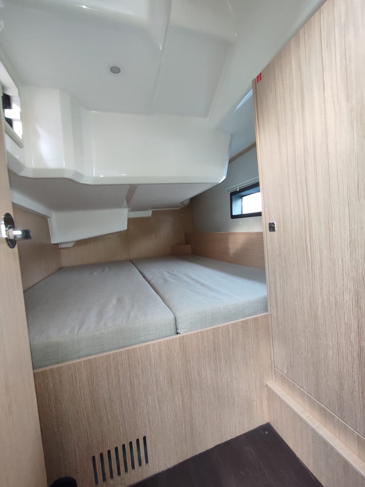 Bavaria C38 (2 heads) — photo 15