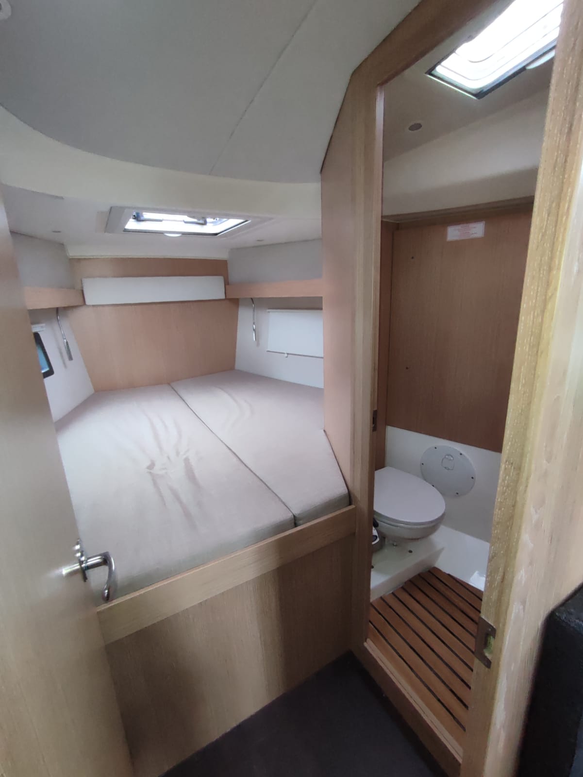 Bavaria C38 (2 heads) — photo 12
