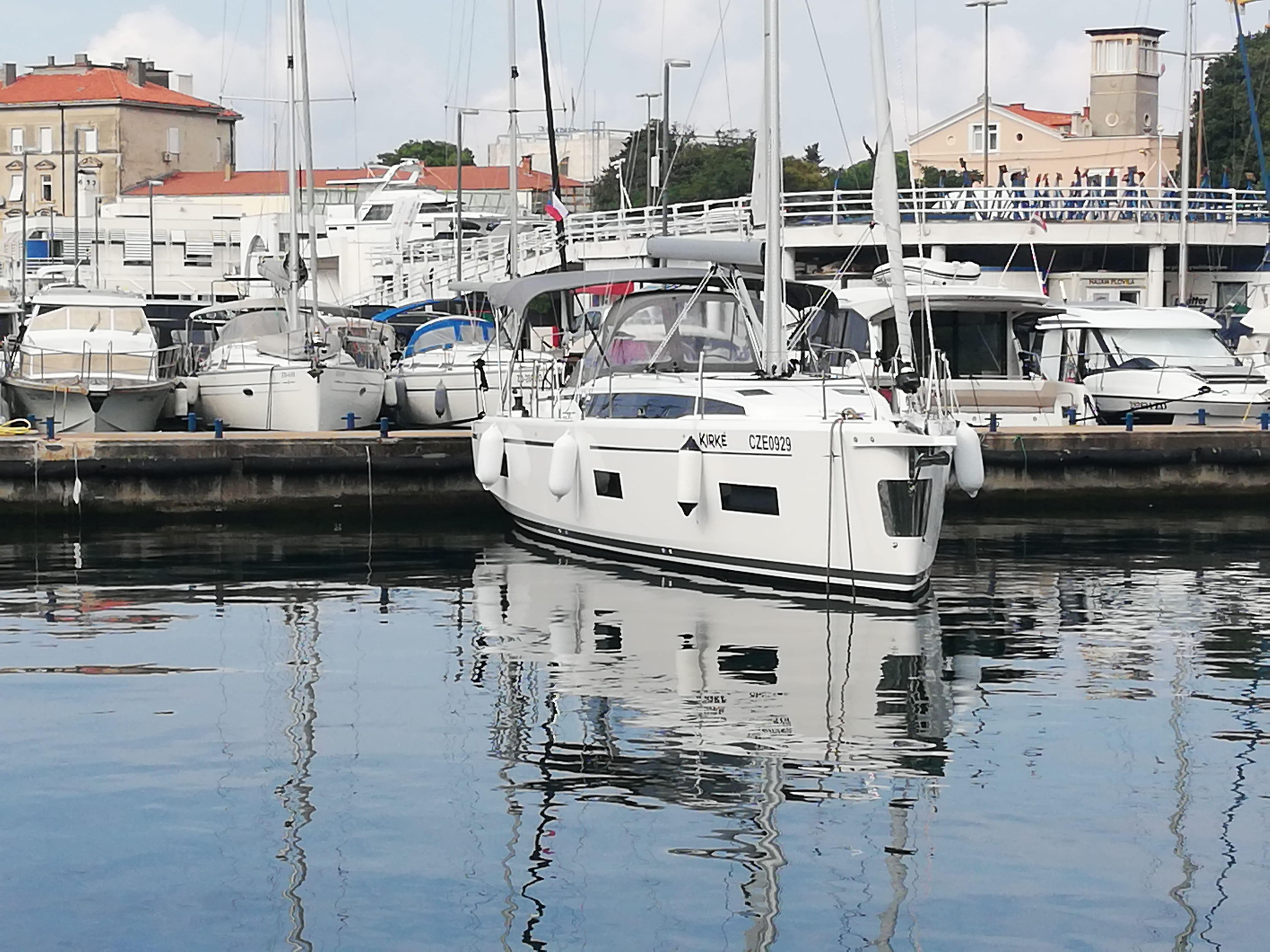 Bavaria C38 (2 heads) — photo 4
