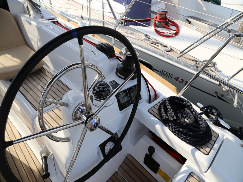 Sun Odyssey 419 — photo 11