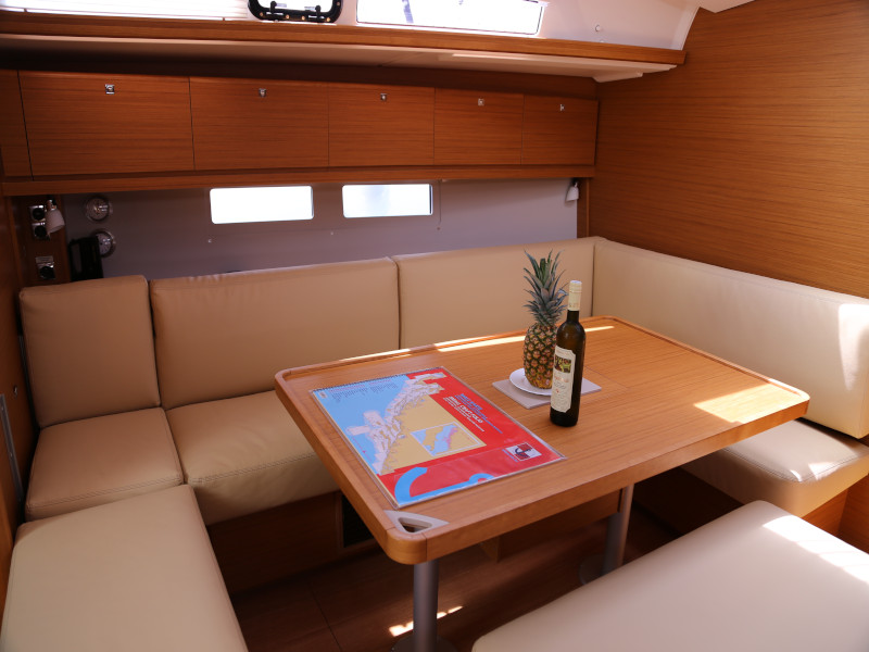 Dufour 460 Grand Large 4 cabin — photo 33